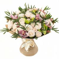 Букет з кущової троянди, альстромерії і орхідей
