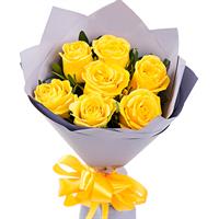 Букет з 7 соковитих жовтих троянд