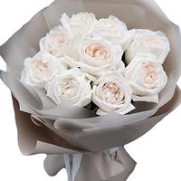 Шикарний букет з 9 білих троянд