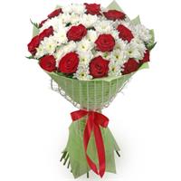 Red roses and white chrysanthemums