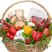 Appetizing basket with vegetables and sausages