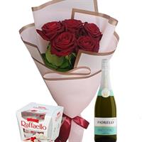 Set: bouquet of 5 roses, champagne and candies