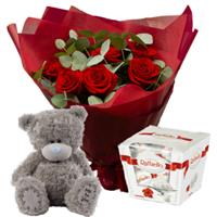 Bouquet of 7 roses, a teddy bear