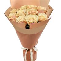 A wonderful bouquet of cream roses 
