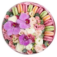 Flowers and macaroons in box