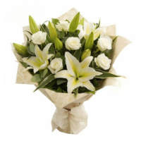 Charming bouquet of lilies and delicate roses