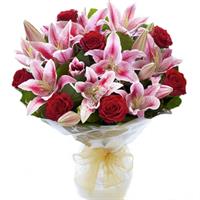 Bright bouquet of lilies and roses