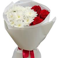 Мини букет из роз и хризантем